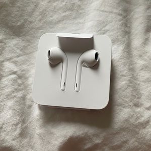 Apple earbuds